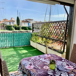 Appartement Rue De L'amarrage à Port Avec Terrasse Vue Canaux Et Garage, Grimaud